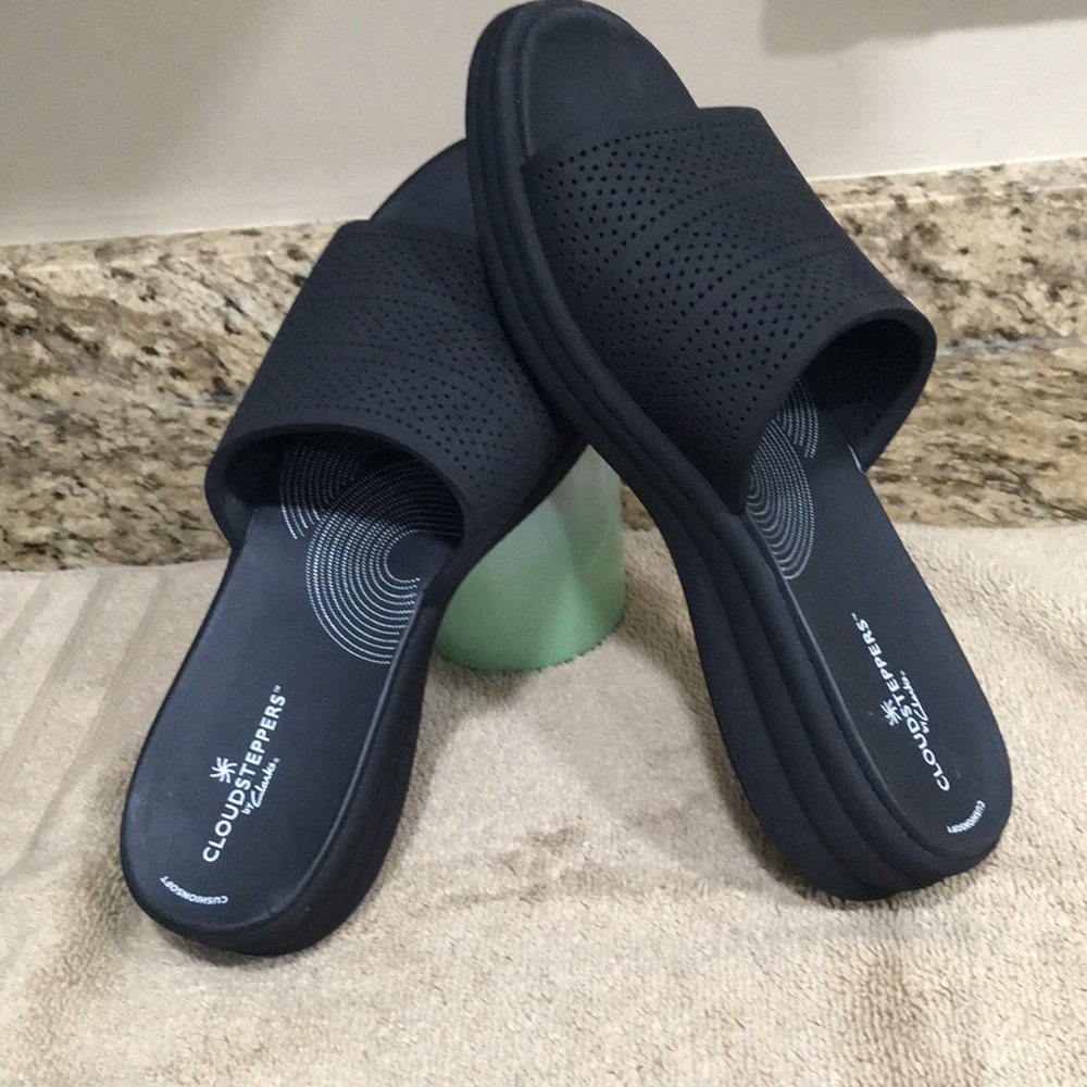 Cloudsteppers Clarks Drift Twist Perforated Slide Sandals 2” Heel NWOT SZ 10
